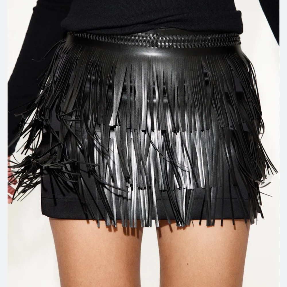 ⭐️H&M Black Fringe Mini Skirt